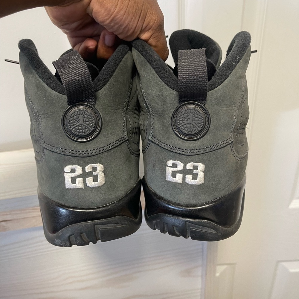 Air Jordan Anthracite 9s Size 13
9/10 condition